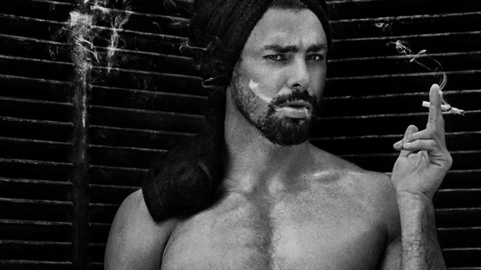 Foto de Cauã Reymond nu com intimidade à mostra empolga fãs na internet