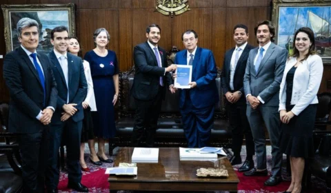 AGU entrega a Eduardo Braga sugestões para o aprimoramento da Reforma Tributária