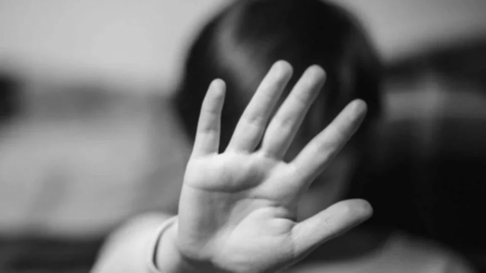Mãe é presa após espancar filhos em praça pública no Sul de Palmas