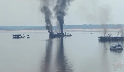 VÍDEO: dez dragas são destruídas pela Polícia Federal no Rio Negro em Manaus