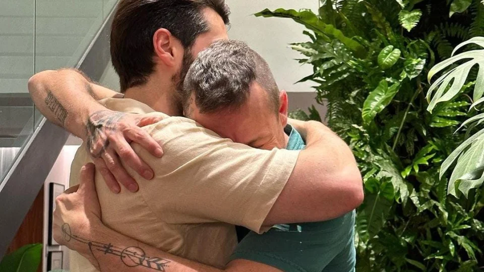 DJ Alok reencontra pai após fuga de Israel e ataque do Hamas; veja