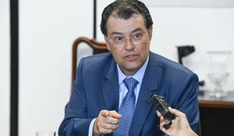 Eduardo Braga convoca coletiva de imprensa para falar sobre a reforma tributária