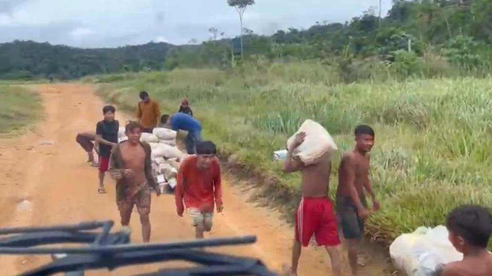 Forças Armadas distribuem mais de 3 toneladas de alimentos na Terra Yanomami em RR