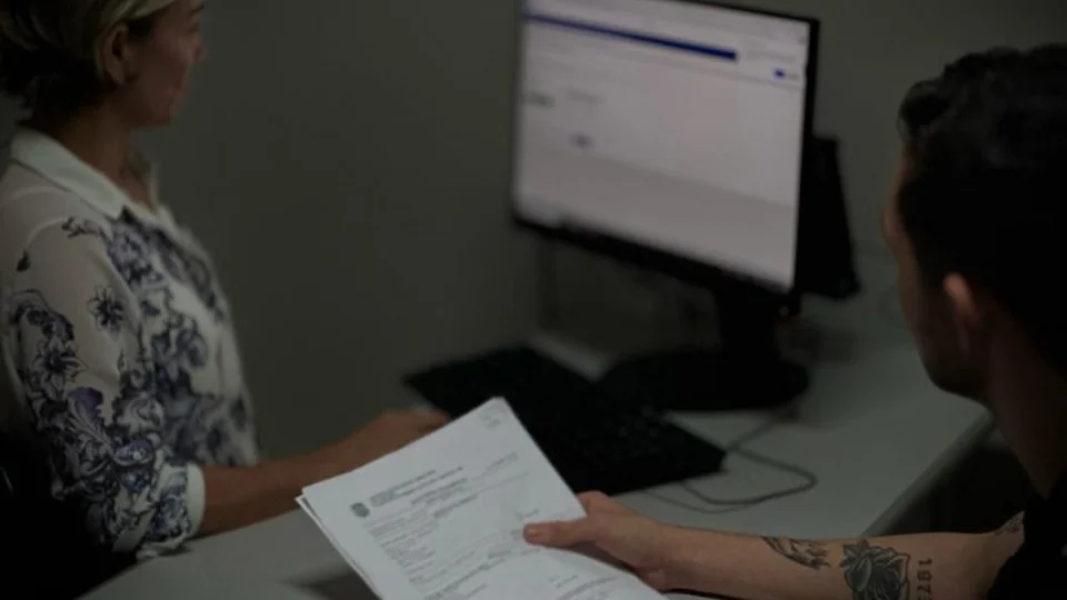 Jovem é preso ao registrar B.O. na Zona Leste de Manaus; entenda