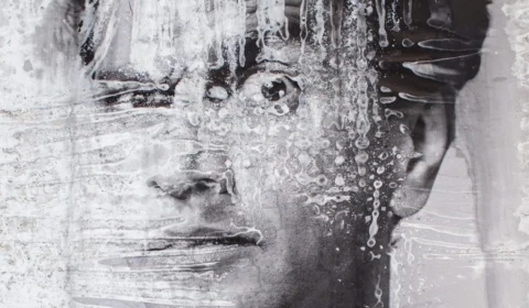 Exposição traz fotografias de Bob Wolfenson recuperadas após inundação