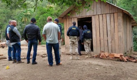 Homem é resgatado após ‘morar’ mais de 10 anos em galinheiro em SP