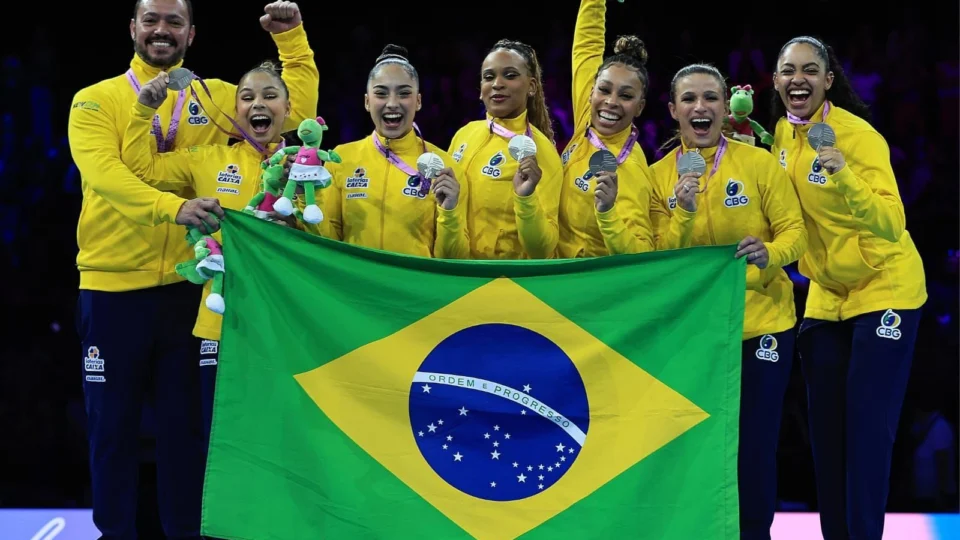 Equipe brasileira feminina é prata em Mundial de Ginástica Artística