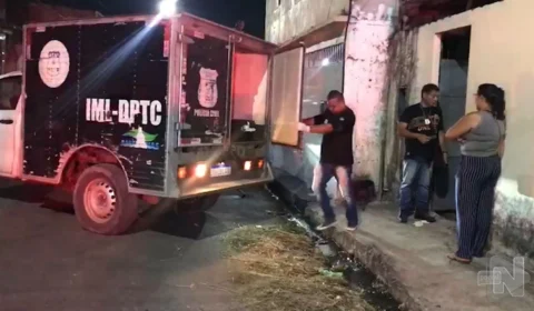 VÍDEO: homem é morto com sete facadas em laboratório de drogas em Manaus