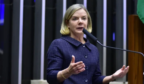 Gleisi defende presidente Lula após ele declarar que ‘dificilmente’ cumprirá meta fiscal