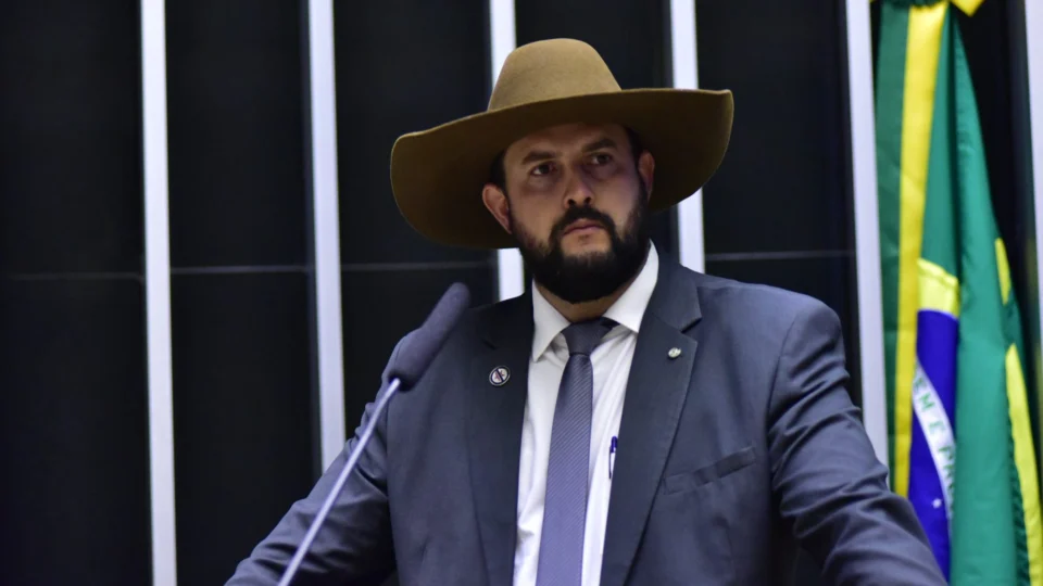 PGR aceita pedido para investigar Zé Trovão por ameaça contra Lula