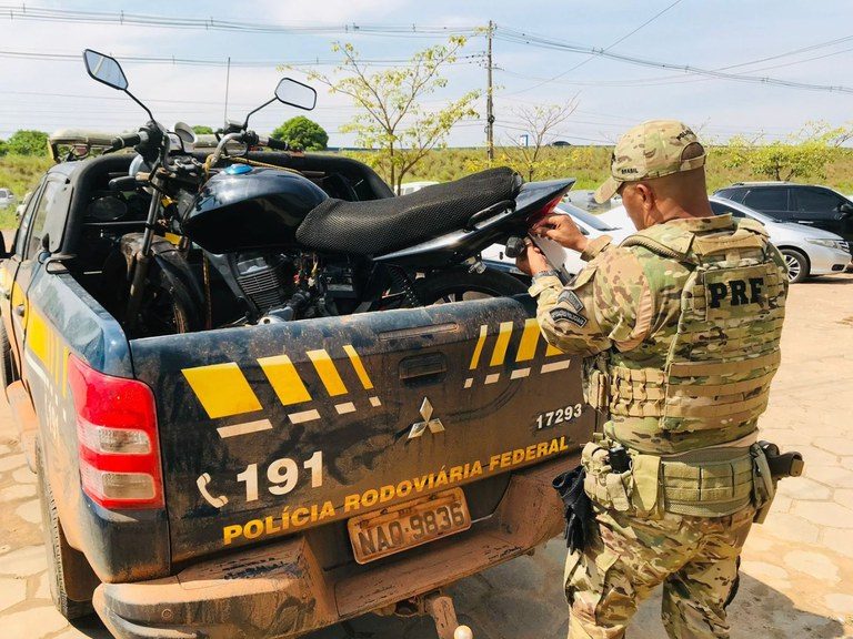 PRF apreende uma tonelada de alho e uma motocicleta em Roraima
