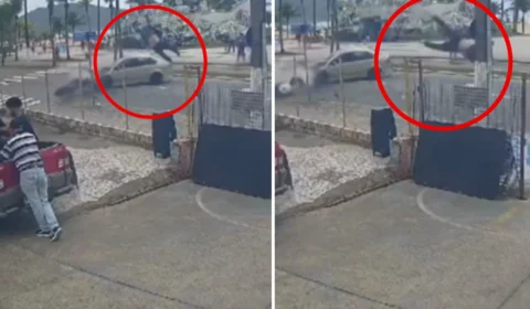 VÍDEO: motociclista é arremessado após acidente e colide contra poste em SP