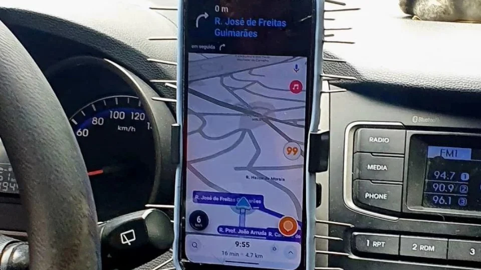 Motorista usa capa de celular com pregos para evitar furtos em SP
