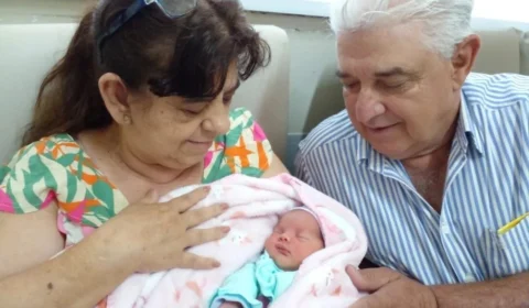 Mulher de 60 anos dá à luz após fertilização in vitro em São Paulo