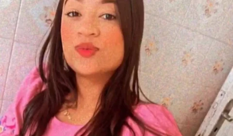 Mulher é morta a facadas pelo ex e filho do casal foge para pedir ajuda em SP