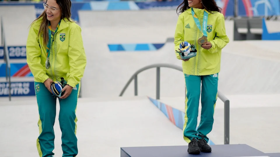 VÍDEO: Rayssa Leal leva 1º ouro do Brasil e Pâmela é prata no Pan de Santiago