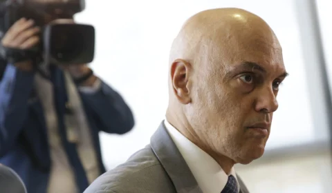 Moraes autoriza inclusão de relatório da CPMI do 8/1 em inquéritos no STF
