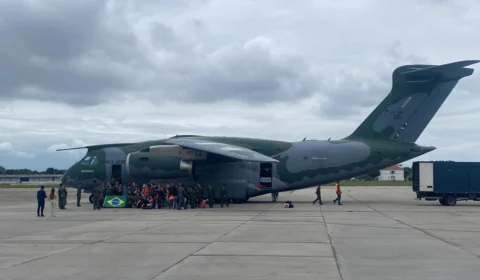 Conflito Israel: avião da FAB chega ao Brasil com mais 69 repatriados e 9 pets