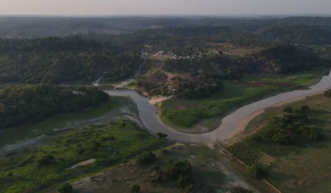 Rio Solimões sobe 6 cm após chuvas durante vazante no AM, diz Defesa Civil