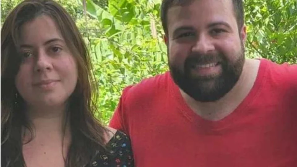 Irmão da deputada Sâmia Bomfim é morto a tiros em quiosque no Rio de Janeiro