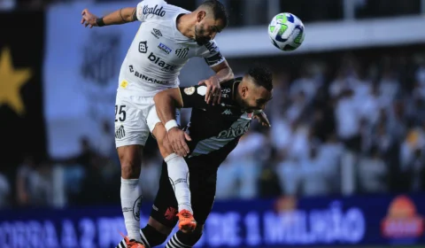 Santos goleia Vasco e deixa zona de rebaixamento do Brasileirão