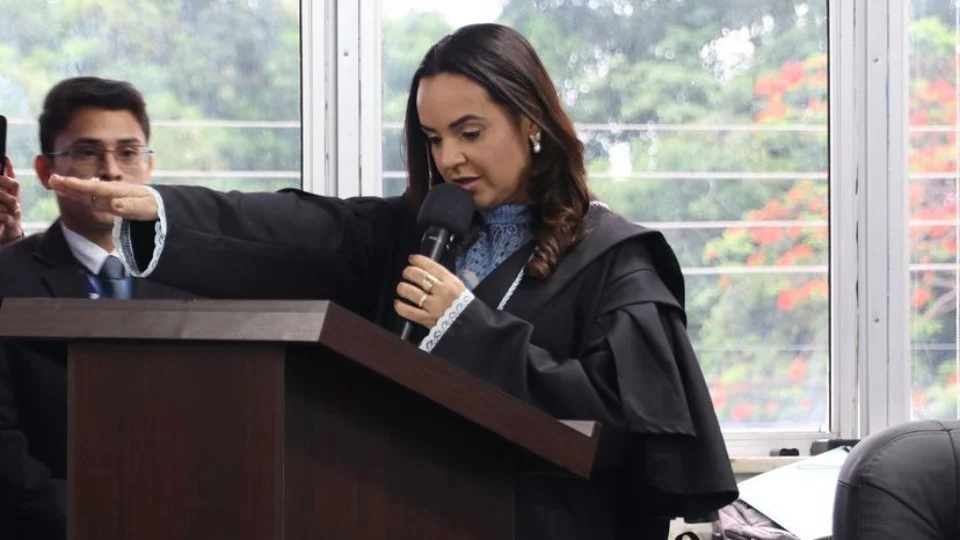 Primeira-dama, conselheira do TCE-RR aprova contas do Governo de RR