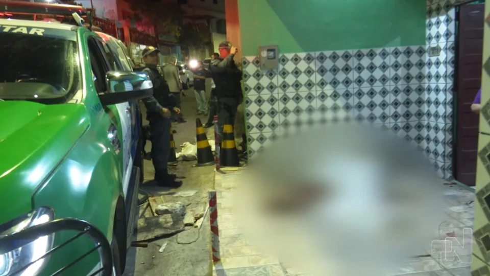 VÍDEO: suspeito de furto é linchado e morto por moradores de beco em Manaus
