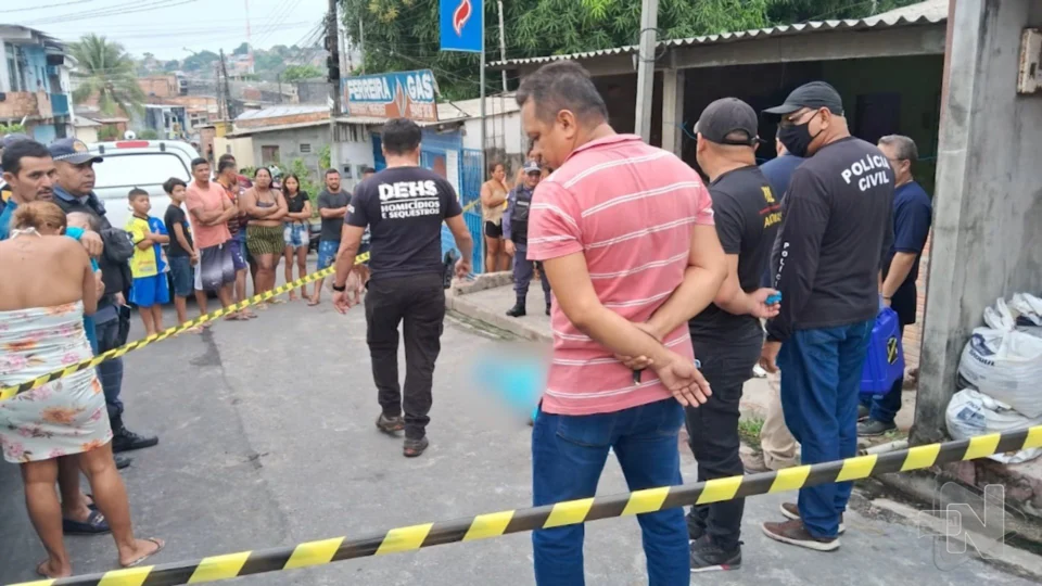 VÍDEO: transexual e adolescente são assassinados a tiros por trio em Manaus