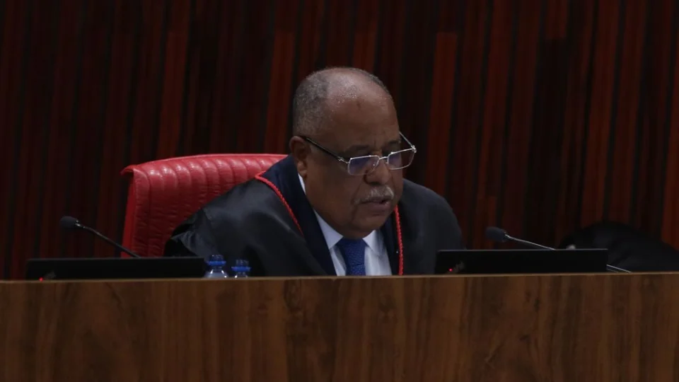 TSE aprova regras para candidatos utilizarem residências oficiais em lives eleitorais