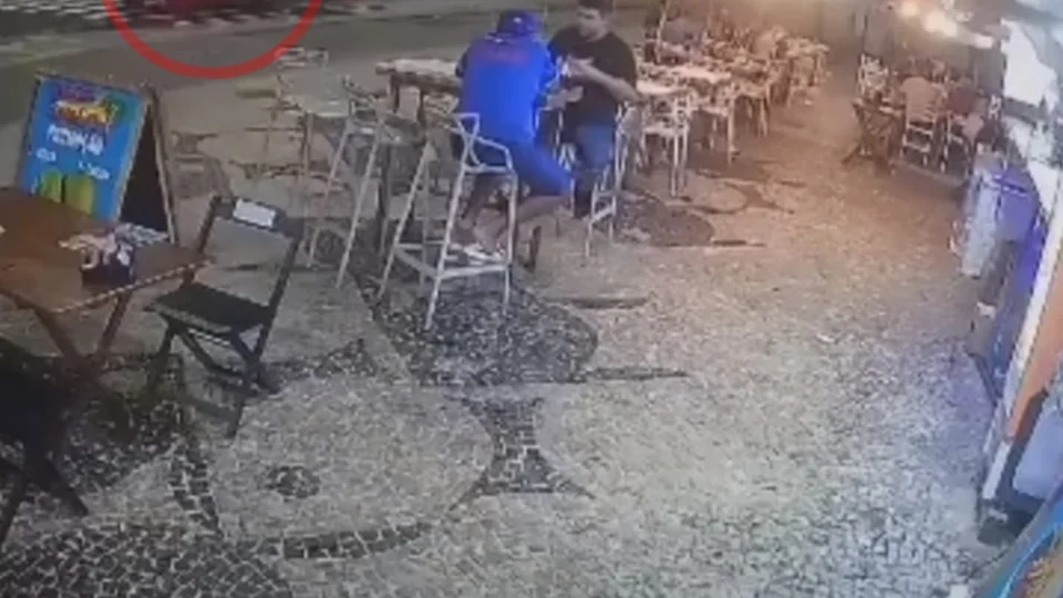 VÍDEO: médicos são mortos com cerca de 20 tiros em quiosque no RJ