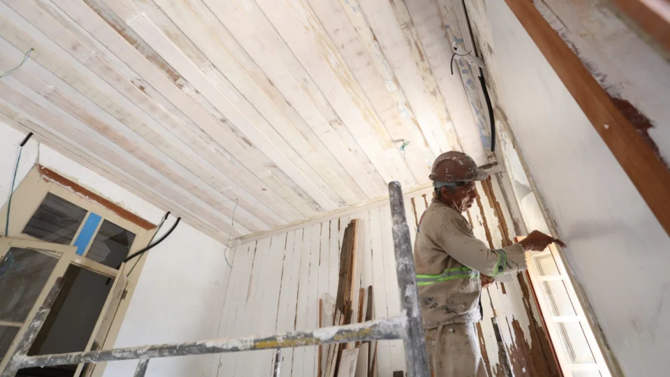 Licitação para serviços de pintura da prefeitura de Manaus é suspensa pelo TCE