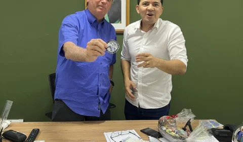 VÍDEO: Delegado Perícles (PL) recebe medalha 3 ‘is’ de Bolsonaro