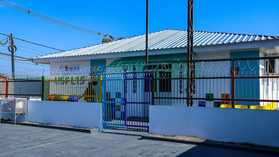 Taxista é encontrado morto em frente a UBS em Manaus 