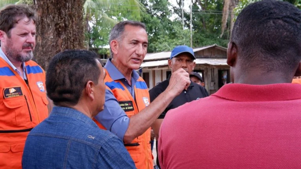 Waldez Góes visita cidades do Amapá afetadas por estiagem e incêndios florestais
