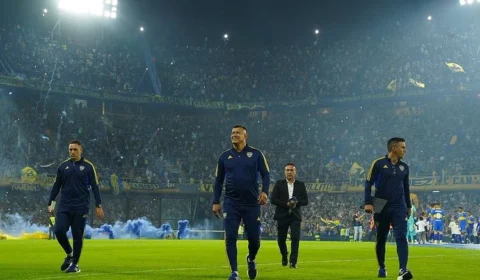 Após derrota na Libertadores, técnico do Boca Juniors pede demissão