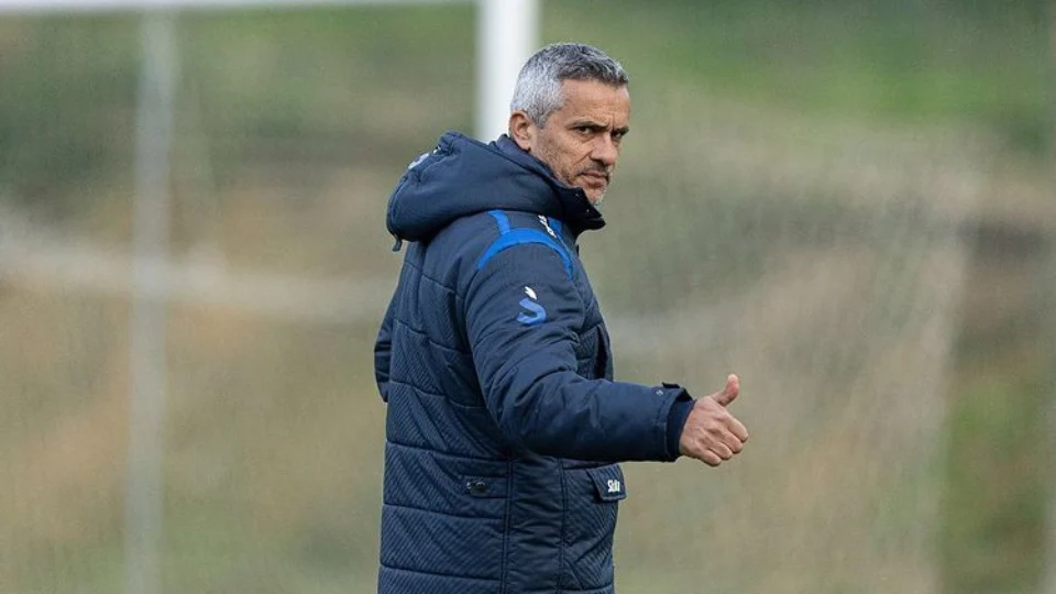 Goiás anuncia demissão do técnico Armando Evangelista