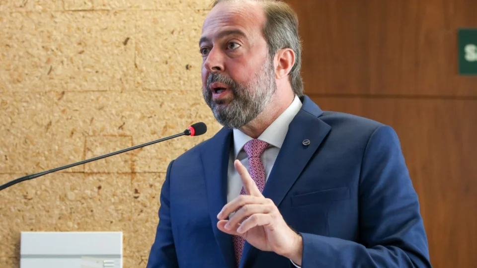 Ministro garante fornecimento de energia elétrica durante ENEM em São Paulo