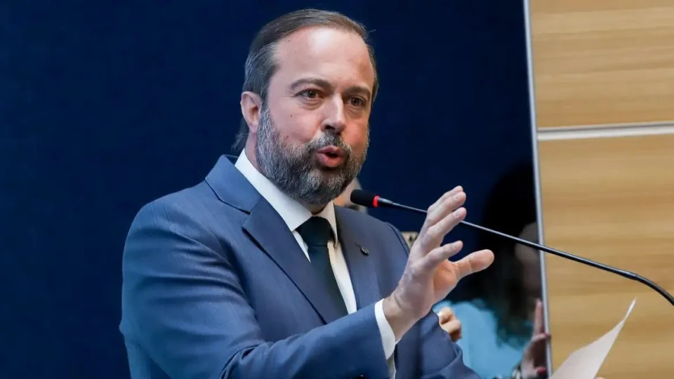 Alexandre Silveira diz que horário de verão deve ser debatido amplamente 