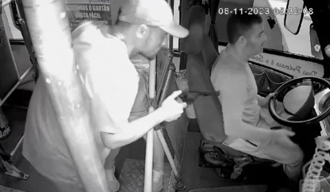 VÍDEO: trio assalta micro-ônibus na Zona Leste de Manaus