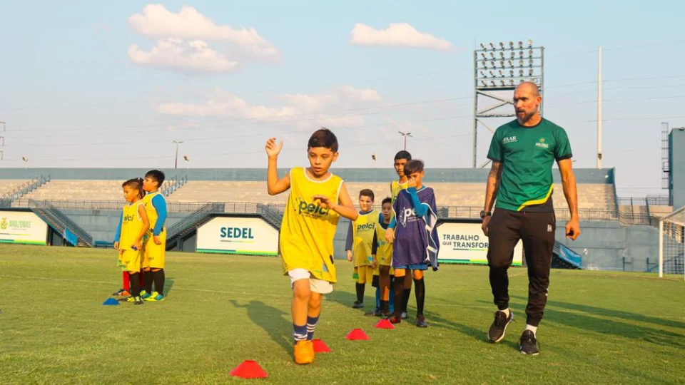 Atleta do AM com paralisia cerebral supera limites no futebol