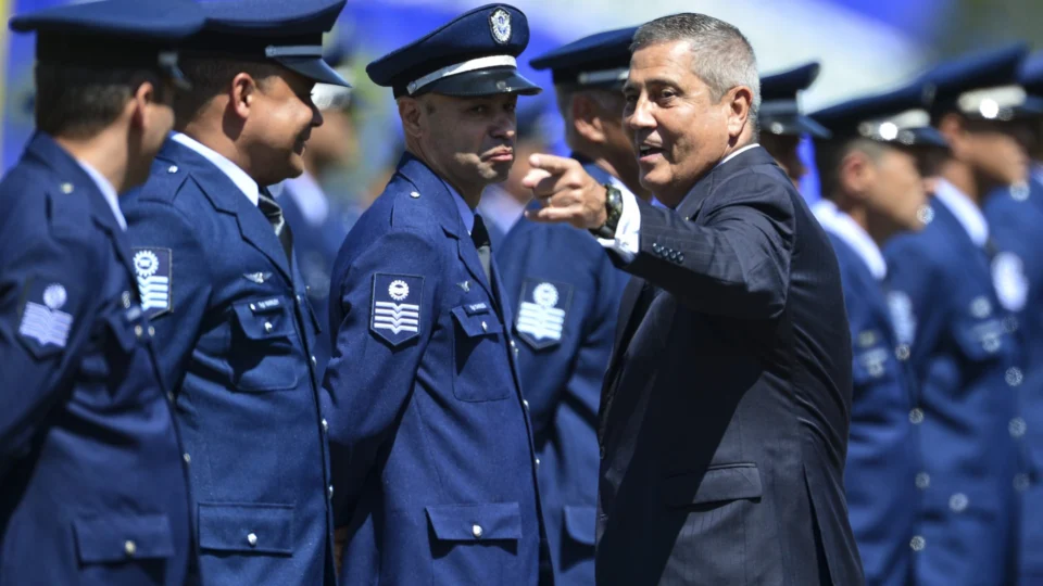 Braga Netto diz que vai provar a ‘lisura’ de suas ações e de Bolsonaro