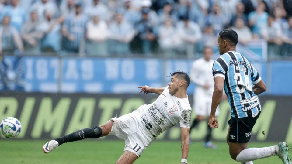 Brasileirão: Corinthians vence fora e segura Grêmio na briga pelo título