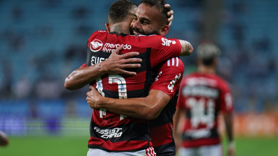 Brasileiro: Flamengo enfrenta Santos e seca Botafogo