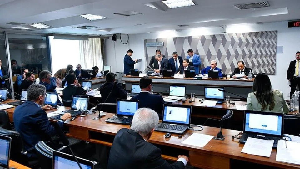 CCJ aprova inclusão de crimes hediondos contra crianças e adolescentes   