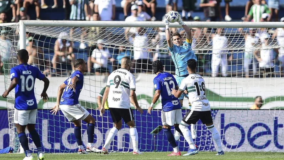 STJD libera volta de torcidas do Cruzeiro e Coritiba aos estádios
