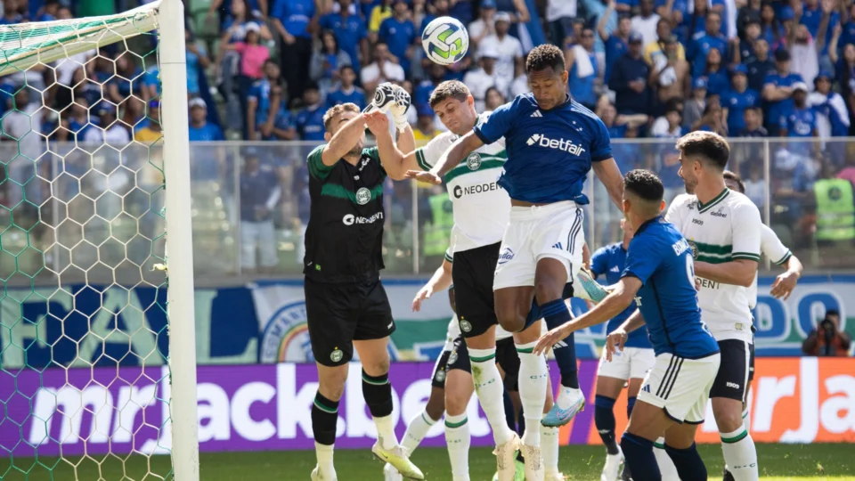 STJD pede que Cruzeiro e Coritiba joguem sem torcida no Brasileirão