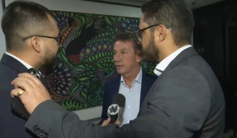 Assessor do governador de RR, Antônio Denarium, empurra equipe da TV Norte e tenta impedir entrevista sobre escândalos no estado  