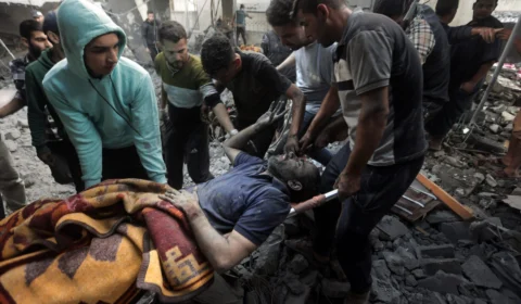 Centenas deixam hospital Al-Shifa em Gaza após ordem do exército israelense