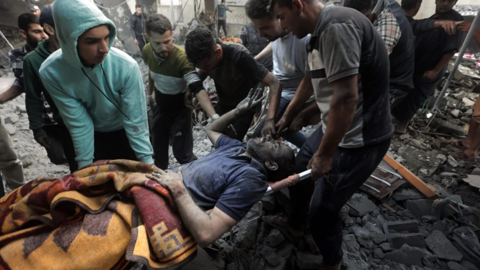 Centenas deixam hospital Al-Shifa em Gaza após ordem do exército israelense