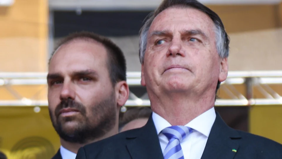 Cid diz que Michelle e Eduardo incitavam Bolsonaro a dar golpe de Estado